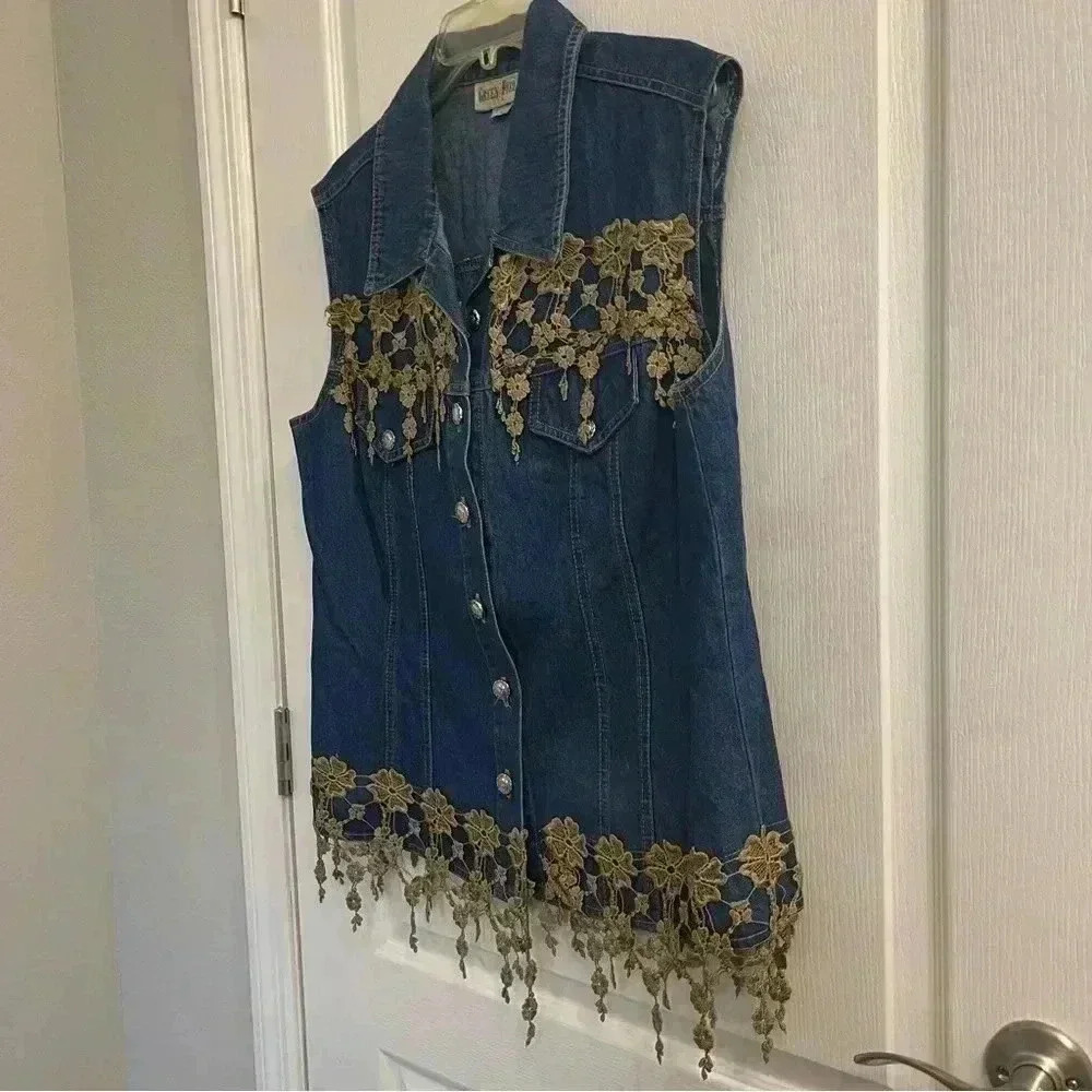 Denim Vest With Floral Knit Fringes - Picture 3 of 13